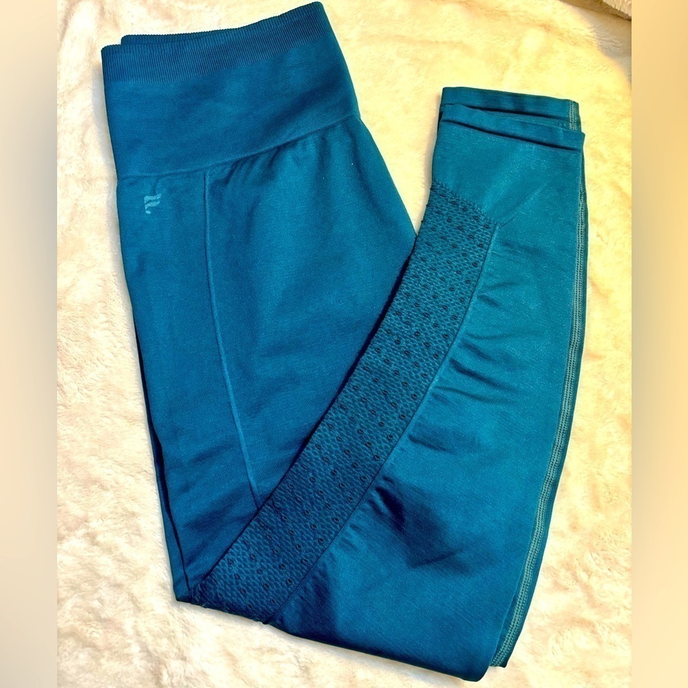 Sale! NWT Fabletics Leggings M Dark Teal Sync High-Waisted 7/8 length Perforated - Picture 4 of 16
